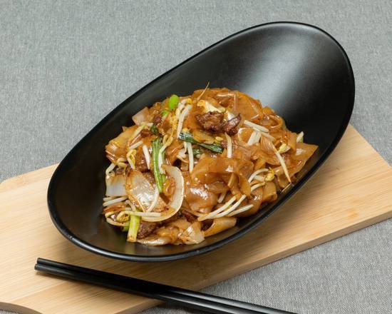 Stir Fried Rice Noodles with Beef 干炒牛河